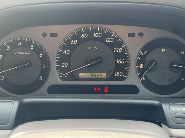 クラウン ロイヤルサルーン　プレミアム　ナビ／ＥＴＣ／クルーズコントロール／オートライト／電格ミラー／前席パワーシート／後席パワーシート／パワーウィンドウ／パワーステアリング／シガーソケット／純正アルミホイール（31枚目）