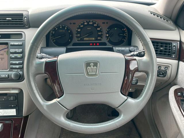 クラウン ロイヤルサルーン　プレミアム　ナビ／ＥＴＣ／クルーズコントロール／オートライト／電格ミラー／前席パワーシート／後席パワーシート／パワーウィンドウ／パワーステアリング／シガーソケット／純正アルミホイール（32枚目）