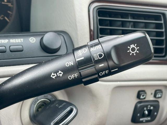 クラウン ロイヤルサルーン　プレミアム　ナビ／ＥＴＣ／クルーズコントロール／オートライト／電格ミラー／前席パワーシート／後席パワーシート／パワーウィンドウ／パワーステアリング／シガーソケット／純正アルミホイール（36枚目）