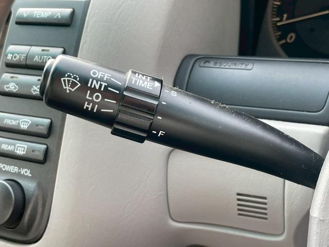 クラウン ロイヤルサルーン　プレミアム　ナビ／ＥＴＣ／クルーズコントロール／オートライト／電格ミラー／前席パワーシート／後席パワーシート／パワーウィンドウ／パワーステアリング／シガーソケット／純正アルミホイール（37枚目）