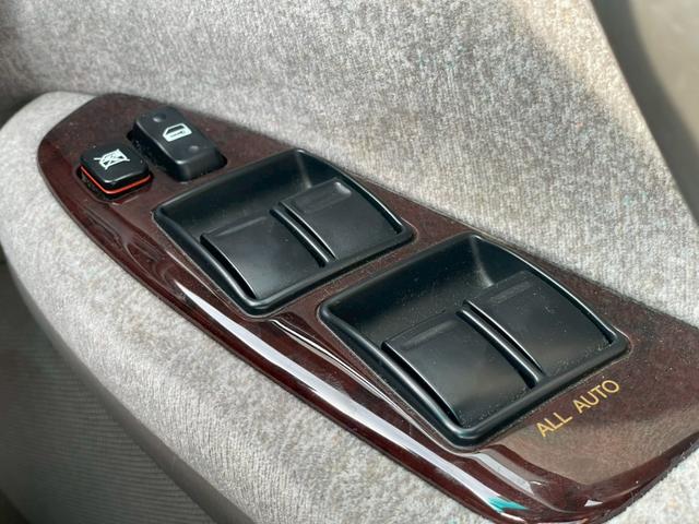 クラウン ロイヤルサルーン　プレミアム　ナビ／ＥＴＣ／クルーズコントロール／オートライト／電格ミラー／前席パワーシート／後席パワーシート／パワーウィンドウ／パワーステアリング／シガーソケット／純正アルミホイール（40枚目）