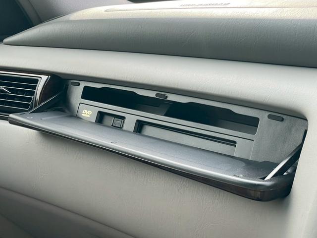 クラウン ロイヤルサルーン　プレミアム　ナビ／ＥＴＣ／クルーズコントロール／オートライト／電格ミラー／前席パワーシート／後席パワーシート／パワーウィンドウ／パワーステアリング／シガーソケット／純正アルミホイール（45枚目）