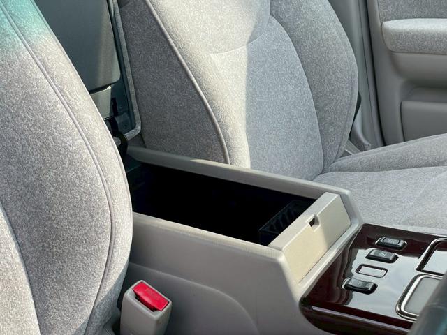 クラウン ロイヤルサルーン　プレミアム　ナビ／ＥＴＣ／クルーズコントロール／オートライト／電格ミラー／前席パワーシート／後席パワーシート／パワーウィンドウ／パワーステアリング／シガーソケット／純正アルミホイール（47枚目）