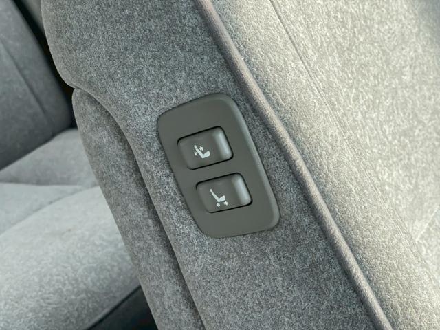 クラウン ロイヤルサルーン　プレミアム　ナビ／ＥＴＣ／クルーズコントロール／オートライト／電格ミラー／前席パワーシート／後席パワーシート／パワーウィンドウ／パワーステアリング／シガーソケット／純正アルミホイール（48枚目）