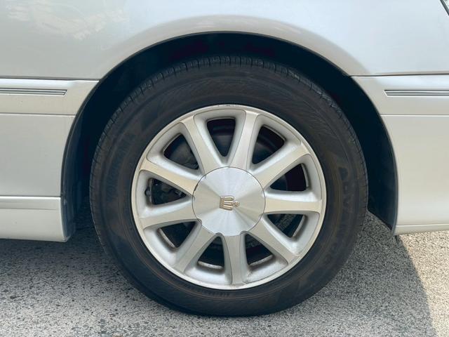 クラウン ロイヤルサルーン　プレミアム　ナビ／ＥＴＣ／クルーズコントロール／オートライト／電格ミラー／前席パワーシート／後席パワーシート／パワーウィンドウ／パワーステアリング／シガーソケット／純正アルミホイール（53枚目）