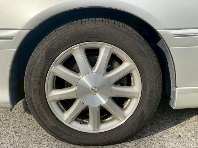 クラウン ロイヤルサルーン　プレミアム　ナビ／ＥＴＣ／クルーズコントロール／オートライト／電格ミラー／前席パワーシート／後席パワーシート／パワーウィンドウ／パワーステアリング／シガーソケット／純正アルミホイール（55枚目）