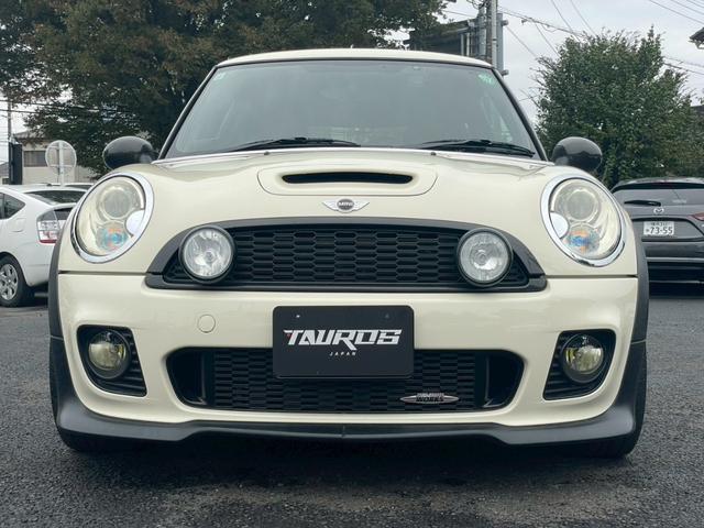 MINI ジョンクーパーワークス ナビ バックモニター レザーシート 17インチアルミホイール オートエアコン ETC キーレスキー リアワイパー パワーステアリング パワーウィンドウ フォグライト(8枚目)