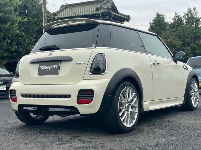 MINI ジョンクーパーワークス ナビ バックモニター レザーシート 17インチアルミホイール オートエアコン ETC キーレスキー リアワイパー パワーステアリング パワーウィンドウ フォグライト(11枚目)