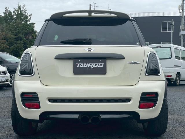 MINI ジョンクーパーワークス ナビ バックモニター レザーシート 17インチアルミホイール オートエアコン ETC キーレスキー リアワイパー パワーステアリング パワーウィンドウ フォグライト(12枚目)