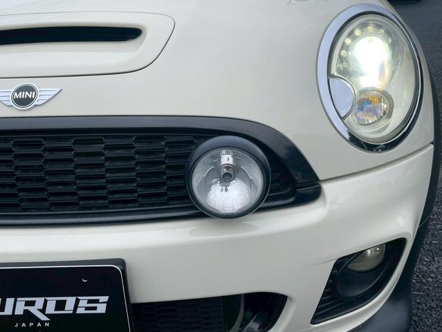 MINI ジョンクーパーワークス ナビ バックモニター レザーシート 17インチアルミホイール オートエアコン ETC キーレスキー リアワイパー パワーステアリング パワーウィンドウ フォグライト(16枚目)
