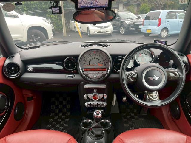 MINI ジョンクーパーワークス ナビ バックモニター レザーシート 17インチアルミホイール オートエアコン ETC キーレスキー リアワイパー パワーステアリング パワーウィンドウ フォグライト(23枚目)