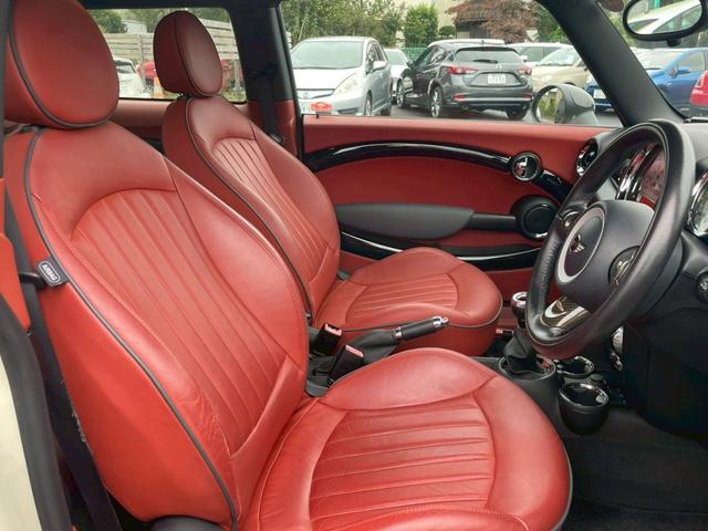 MINI ジョンクーパーワークス ナビ バックモニター レザーシート 17インチアルミホイール オートエアコン ETC キーレスキー リアワイパー パワーステアリング パワーウィンドウ フォグライト(26枚目)