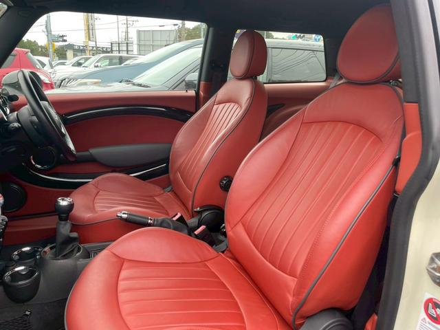 MINI ジョンクーパーワークス ナビ バックモニター レザーシート 17インチアルミホイール オートエアコン ETC キーレスキー リアワイパー パワーステアリング パワーウィンドウ フォグライト(27枚目)