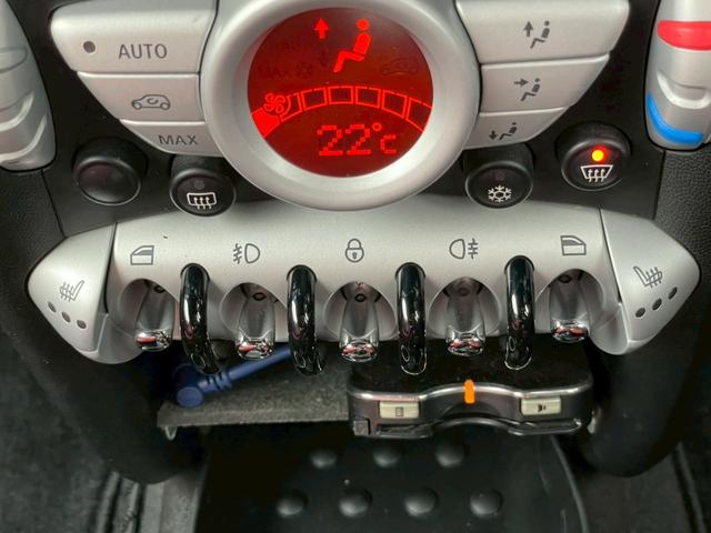 MINI ジョンクーパーワークス ナビ バックモニター レザーシート 17インチアルミホイール オートエアコン ETC キーレスキー リアワイパー パワーステアリング パワーウィンドウ フォグライト(36枚目)