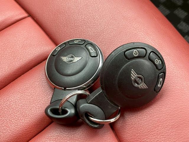 MINI ジョンクーパーワークス ナビ バックモニター レザーシート 17インチアルミホイール オートエアコン ETC キーレスキー リアワイパー パワーステアリング パワーウィンドウ フォグライト(44枚目)