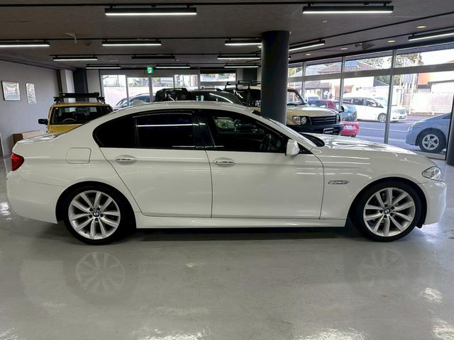 5シリーズ 528i Mスポーツパッケージ ユーザー買取車 本革シート ナビ バックカメラ 純正19インチアルミホイール  HIDヘッドライト オートエアコン ETC スマートキープッシュスタート(5枚目)
