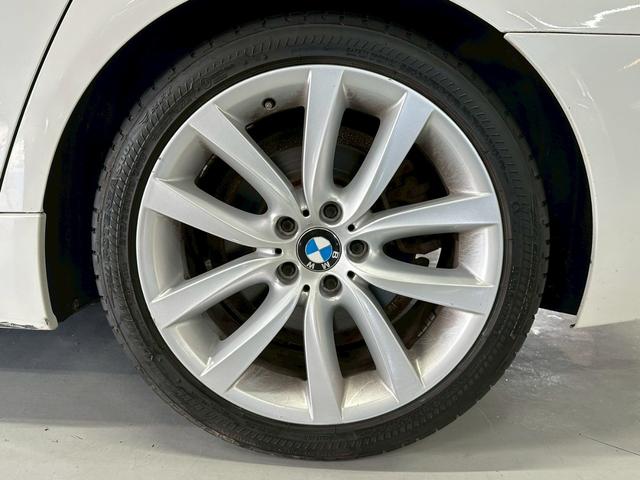 5シリーズ 528i Mスポーツパッケージ ユーザー買取車 本革シート ナビ バックカメラ 純正19インチアルミホイール  HIDヘッドライト オートエアコン ETC スマートキープッシュスタート(13枚目)