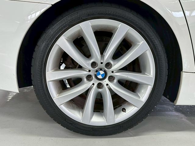 5シリーズ 528i Mスポーツパッケージ ユーザー買取車 本革シート ナビ バックカメラ 純正19インチアルミホイール  HIDヘッドライト オートエアコン ETC スマートキープッシュスタート(14枚目)