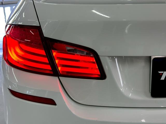 5シリーズ 528i Mスポーツパッケージ ユーザー買取車 本革シート ナビ バックカメラ 純正19インチアルミホイール  HIDヘッドライト オートエアコン ETC スマートキープッシュスタート(21枚目)