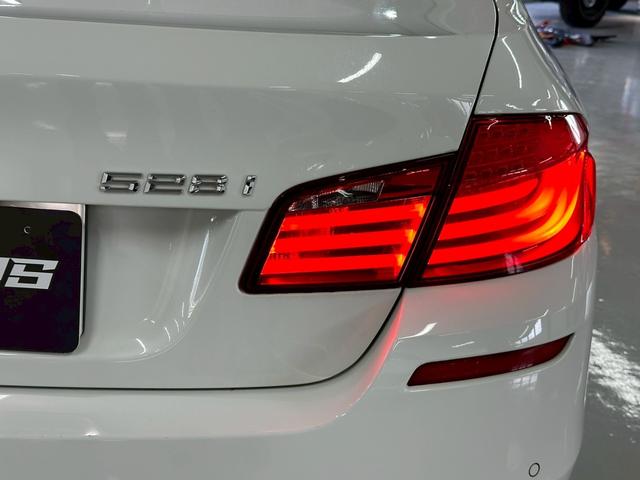 5シリーズ 528i Mスポーツパッケージ ユーザー買取車 本革シート ナビ バックカメラ 純正19インチアルミホイール  HIDヘッドライト オートエアコン ETC スマートキープッシュスタート(22枚目)