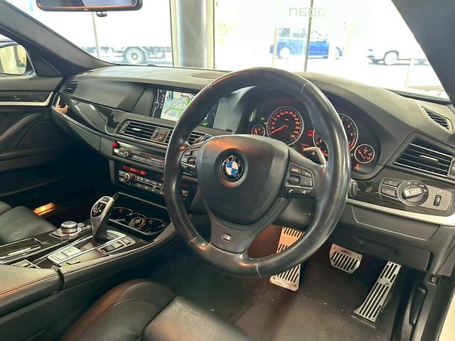 5シリーズ 528i Mスポーツパッケージ ユーザー買取車 本革シート ナビ バックカメラ 純正19インチアルミホイール  HIDヘッドライト オートエアコン ETC スマートキープッシュスタート(23枚目)