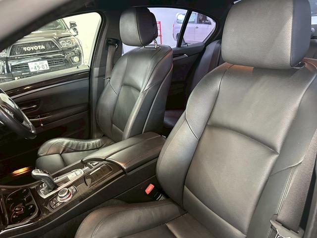 5シリーズ 528i Mスポーツパッケージ ユーザー買取車 本革シート ナビ バックカメラ 純正19インチアルミホイール  HIDヘッドライト オートエアコン ETC スマートキープッシュスタート(25枚目)