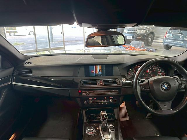 5シリーズ 528i Mスポーツパッケージ ユーザー買取車 本革シート ナビ バックカメラ 純正19インチアルミホイール  HIDヘッドライト オートエアコン ETC スマートキープッシュスタート(27枚目)