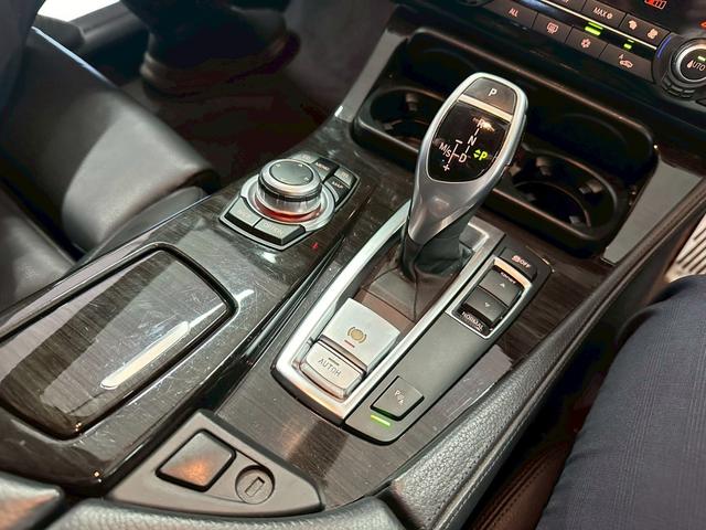 5シリーズ 528i Mスポーツパッケージ ユーザー買取車 本革シート ナビ バックカメラ 純正19インチアルミホイール  HIDヘッドライト オートエアコン ETC スマートキープッシュスタート(38枚目)