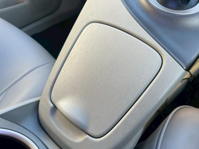 プリウス Sツーリングセレクション ユーザー買取車 純正ナビ TV バックカメラ 純正17インチアルミホイール LEDヘッドライト フォグライト ETC スマートキープッシュスタート(43枚目)