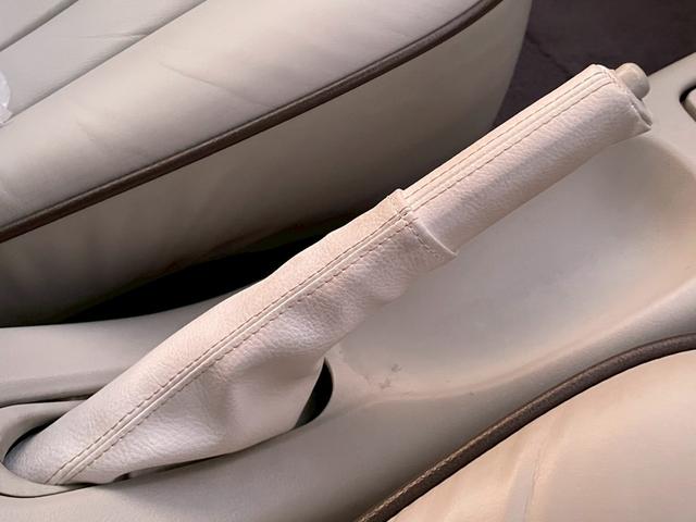 フィガロ ベースグレード　オープントップ　全塗装　ユーザー買取車　ホワイトレザーシート　ＥＴＣ　マニュアルエアコン（35枚目）