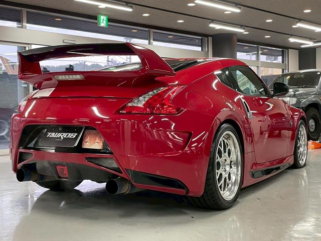 フェアレディＺ バージョンＳＴ　半革　社外ナビ　リアカメラ　社外テレビ　ＥＴＣ　アルミホイール１９インチ　スマートキー　プッシュスタート　パワーステアリング　パワーウィンドウ　オートエアコン　エアロアリ（5枚目）