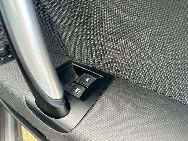 TTクーペ 2.0TFSI ナビ バックカメラ 純正17インチアルミホイール オートエアコン オートライト レベライザー パワーウィンドウ パワーステアリング(48枚目)