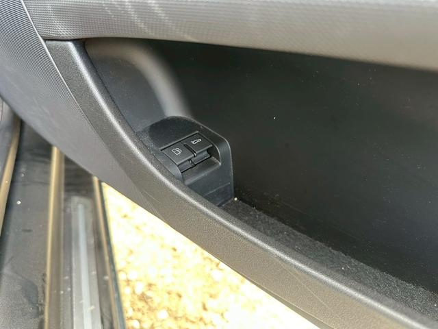 TTクーペ 2.0TFSI ナビ バックカメラ 純正17インチアルミホイール オートエアコン オートライト レベライザー パワーウィンドウ パワーステアリング(49枚目)