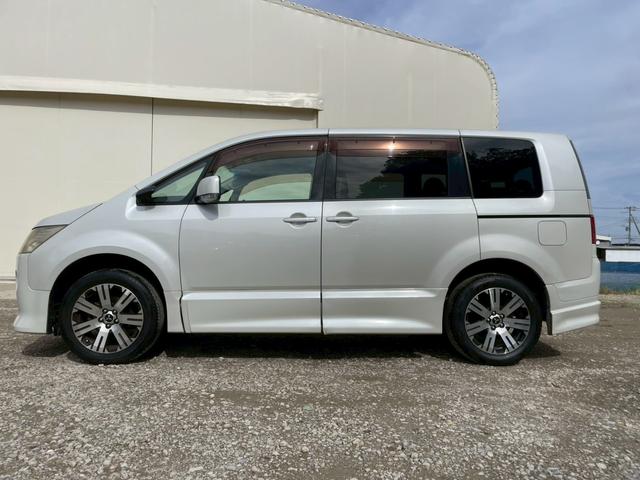 デリカD:5 C2 G ナビパッケージ ユーザー買取車 ナビ バックカメラ サイドカメラ 純正18インチアルミホイール HIDヘッドライト オートエアコン 両側電動パワースライドドア(9枚目)