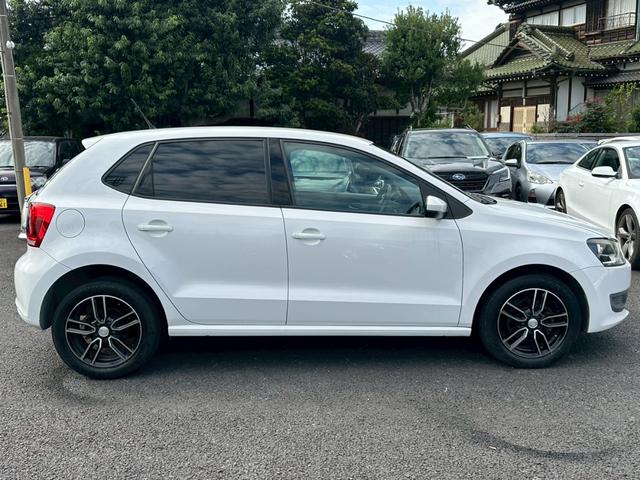 ポロ TSIコンフォートラインブルーモーションテクノロジー ナビ バックモニター ETC 15インチアルミホイール パワーステアリング パワーウィンドウ アクセサリーソケット リアワイパー キーレスキー マニュアルエアコン(5枚目)