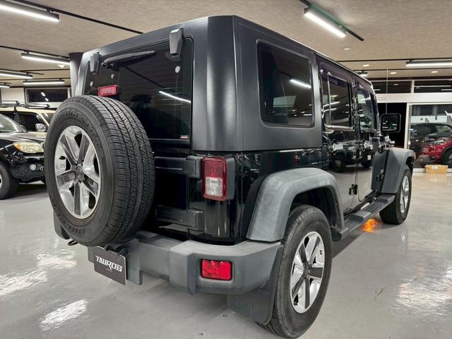 ジープ・ラングラーアンリミテッド スポーツ　ユーザー買取車　４ＷＤ　ナビ　ＴＶ　バックカメラ　純正ＡＷ　ＬＥＤヘッドライト　ＥＴＣ　キーレス（6枚目）