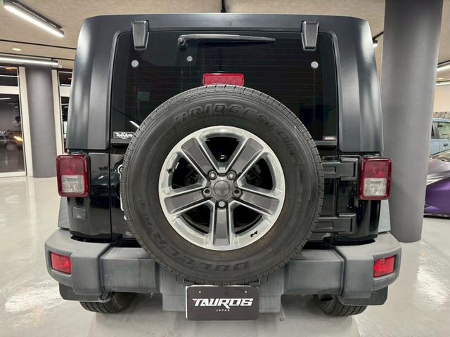 ジープ・ラングラーアンリミテッド スポーツ　ユーザー買取車　４ＷＤ　ナビ　ＴＶ　バックカメラ　純正ＡＷ　ＬＥＤヘッドライト　ＥＴＣ　キーレス（7枚目）