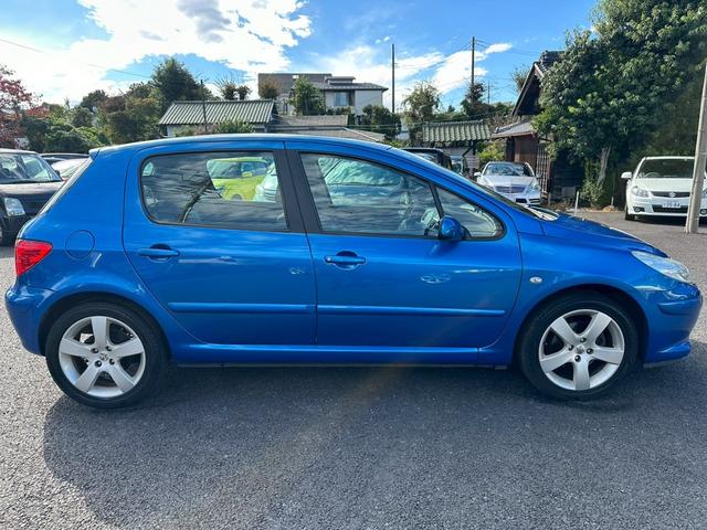 307 グリフ ユーザー買取車 ナビ 本革シート ETC キーレス(5枚目)