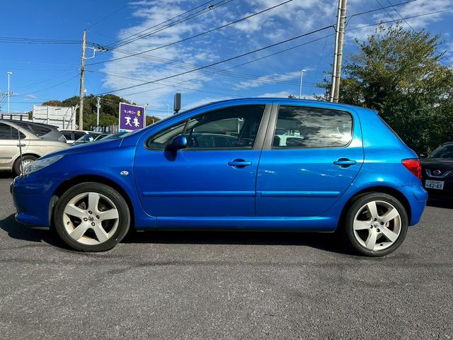 307 グリフ ユーザー買取車 ナビ 本革シート ETC キーレス(9枚目)