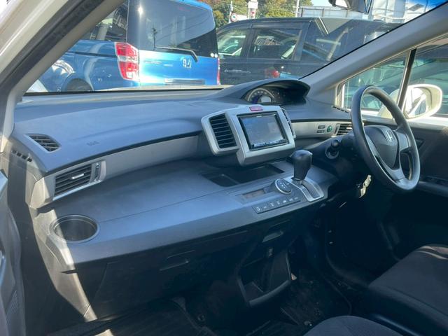 在庫車両は各展示場保管をしております。事前にご予約を頂ければご覧になりやすい場所にご準備をさせて頂きますので、ご来店前にはご連絡を頂ければ幸いです！