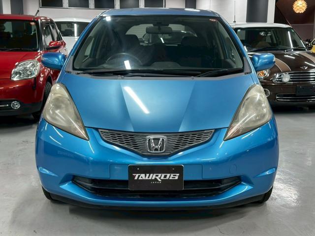 フィット G ユーザー買取車 ワンオーナー ETC キーレスキー マニュアルエアコン 電動ドアミラー バイザー リアワイパー パワーステアリング パワーウィンドウ アクセサリーソケット(8枚目)