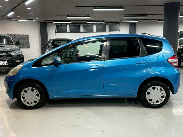 フィット G ユーザー買取車 ワンオーナー ETC キーレスキー マニュアルエアコン 電動ドアミラー バイザー リアワイパー パワーステアリング パワーウィンドウ アクセサリーソケット(14枚目)