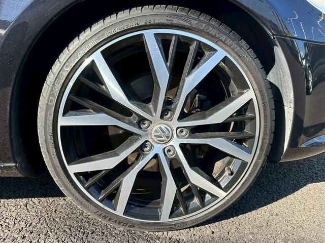 パサートＣＣ ２．０ＴＳＩ　革シート　純正ナビ　バックカメラ　テレビ　アルミホイール　１９インチ　エアコン　ＥＴＣ　プッシュスタート　スマートキー　パワーウィンドウ（21枚目）