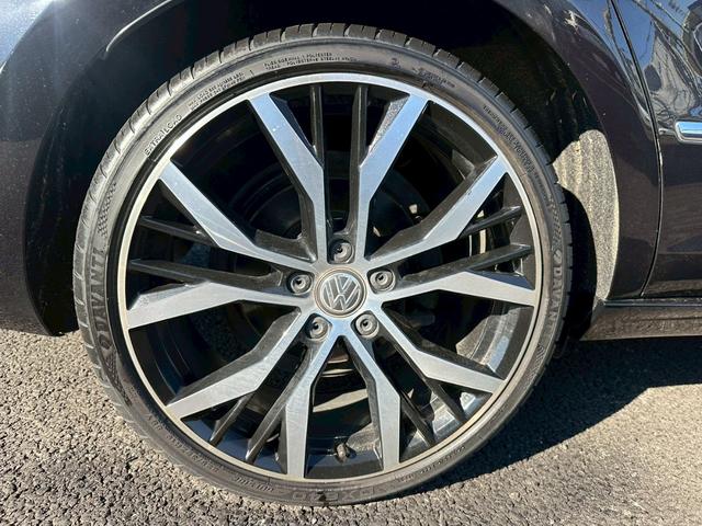 パサートＣＣ ２．０ＴＳＩ　革シート　純正ナビ　バックカメラ　テレビ　アルミホイール　１９インチ　エアコン　ＥＴＣ　プッシュスタート　スマートキー　パワーウィンドウ（22枚目）