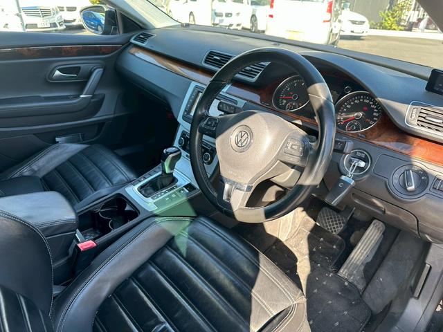 パサートＣＣ ２．０ＴＳＩ　革シート　純正ナビ　バックカメラ　テレビ　アルミホイール　１９インチ　エアコン　ＥＴＣ　プッシュスタート　スマートキー　パワーウィンドウ（23枚目）