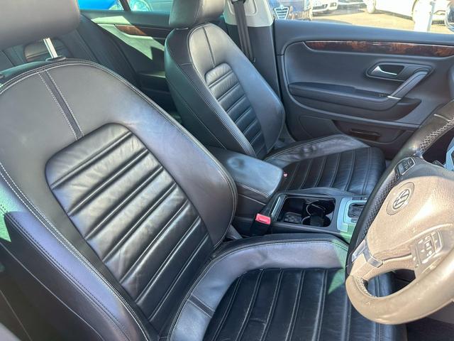 パサートＣＣ ２．０ＴＳＩ　革シート　純正ナビ　バックカメラ　テレビ　アルミホイール　１９インチ　エアコン　ＥＴＣ　プッシュスタート　スマートキー　パワーウィンドウ（26枚目）