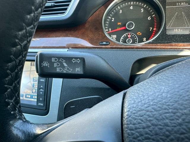 パサートＣＣ ２．０ＴＳＩ　革シート　純正ナビ　バックカメラ　テレビ　アルミホイール　１９インチ　エアコン　ＥＴＣ　プッシュスタート　スマートキー　パワーウィンドウ（31枚目）