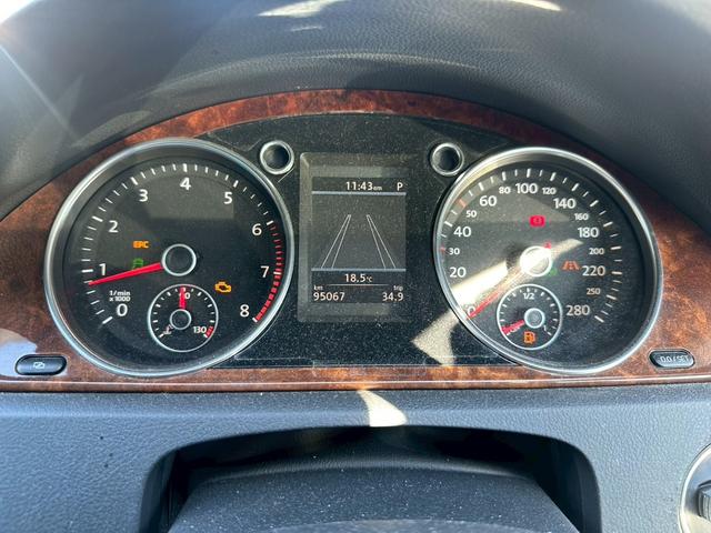 パサートＣＣ ２．０ＴＳＩ　革シート　純正ナビ　バックカメラ　テレビ　アルミホイール　１９インチ　エアコン　ＥＴＣ　プッシュスタート　スマートキー　パワーウィンドウ（36枚目）
