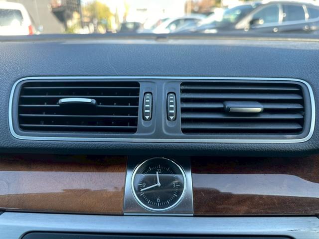 パサートＣＣ ２．０ＴＳＩ　革シート　純正ナビ　バックカメラ　テレビ　アルミホイール　１９インチ　エアコン　ＥＴＣ　プッシュスタート　スマートキー　パワーウィンドウ（41枚目）