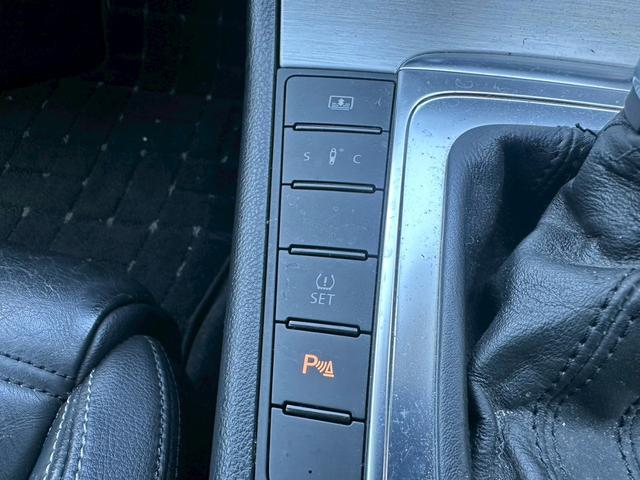 パサートＣＣ ２．０ＴＳＩ　革シート　純正ナビ　バックカメラ　テレビ　アルミホイール　１９インチ　エアコン　ＥＴＣ　プッシュスタート　スマートキー　パワーウィンドウ（43枚目）